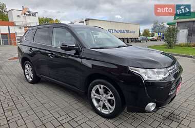 Внедорожник / Кроссовер Mitsubishi Outlander 2013 в 