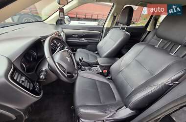 Внедорожник / Кроссовер Mitsubishi Outlander 2013 в 