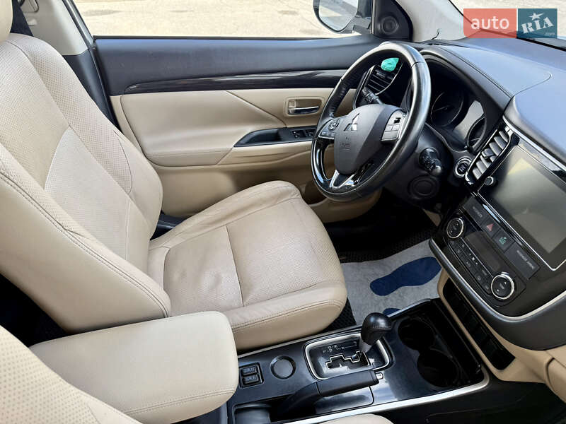 Внедорожник / Кроссовер Mitsubishi Outlander 2017 в Кременчуге фото 13 Внедорожник / Кроссовер Mitsubishi Outlander 2017 в Кременчуге