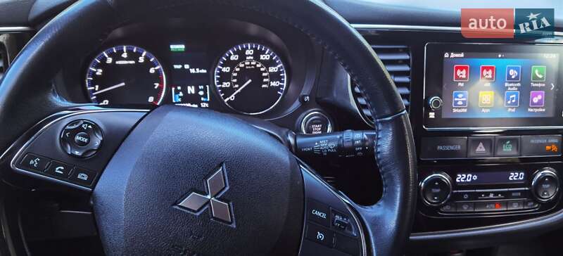 Внедорожник / Кроссовер Mitsubishi Outlander 2017 в Вольнянске