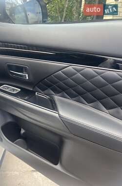 Внедорожник / Кроссовер Mitsubishi Outlander 2020 в 