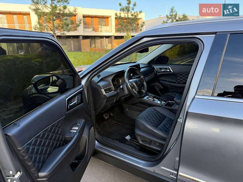 Внедорожник / Кроссовер Mitsubishi Outlander 2022 в Киеве