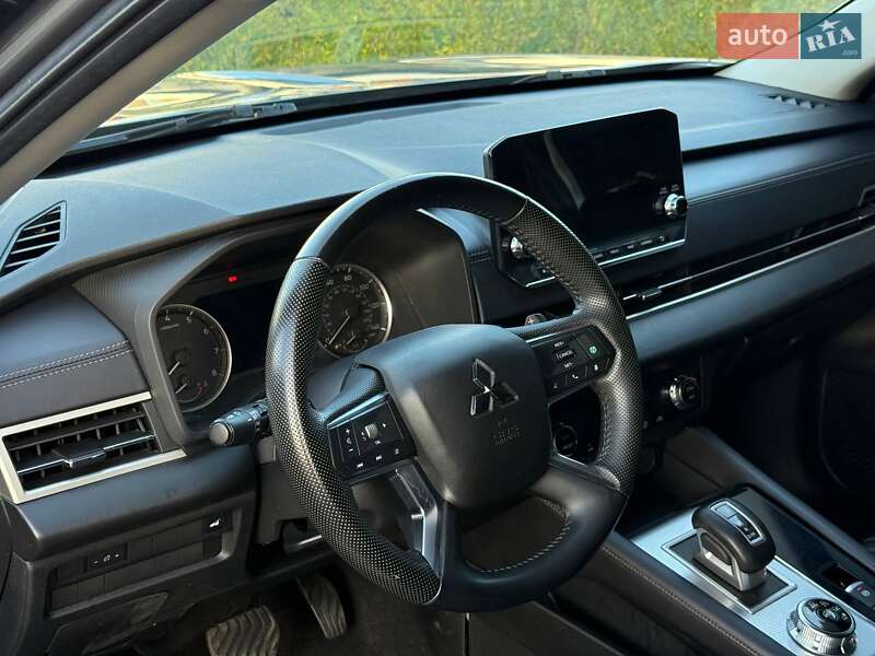 Внедорожник / Кроссовер Mitsubishi Outlander 2022 в Киеве