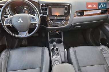 Внедорожник / Кроссовер Mitsubishi Outlander 2013 в 