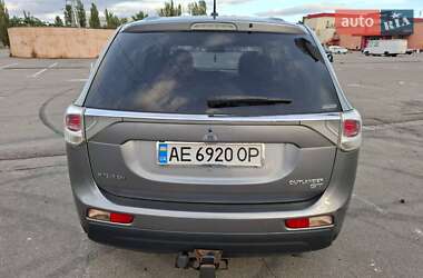 Внедорожник / Кроссовер Mitsubishi Outlander 2013 в 