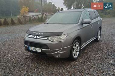 Внедорожник / Кроссовер Mitsubishi Outlander 2012 в 