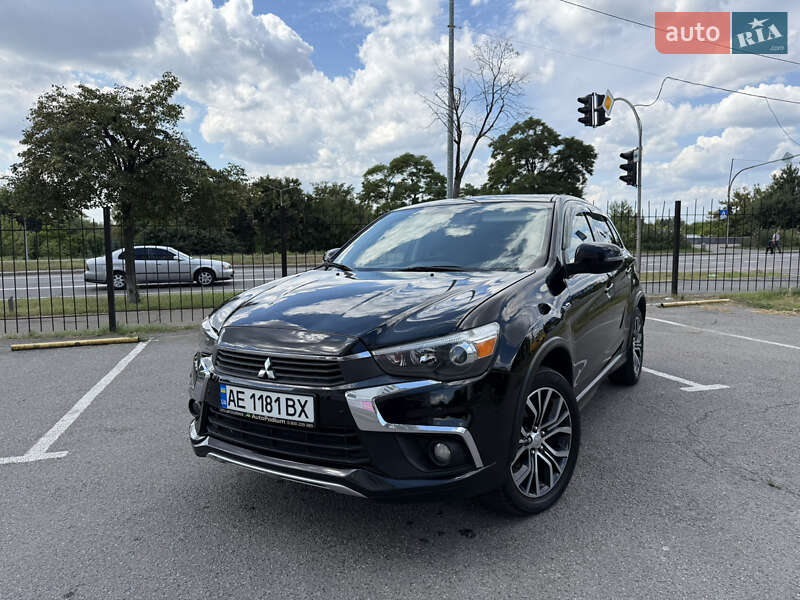 Внедорожник / Кроссовер Mitsubishi Outlander 2016 в Киеве