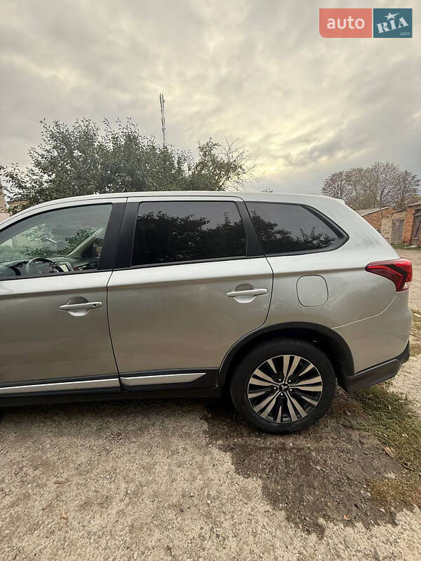 Позашляховик / Кросовер Mitsubishi Outlander 2018 в Запоріжжі