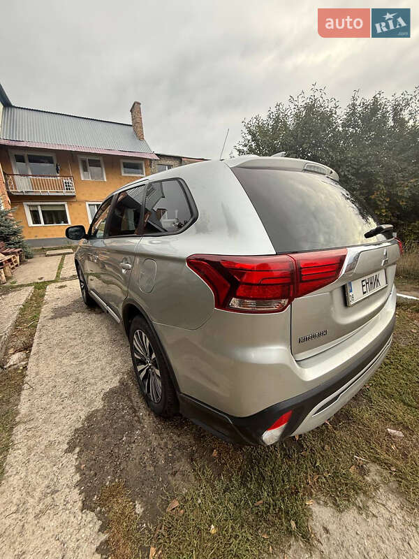 Позашляховик / Кросовер Mitsubishi Outlander 2018 в Запоріжжі