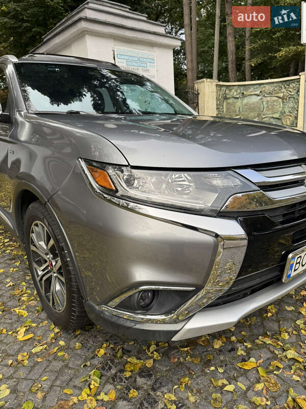 Внедорожник / Кроссовер Mitsubishi Outlander 2017 в Львове фото 13 Внедорожник / Кроссовер Mitsubishi Outlander 2017 в Львове