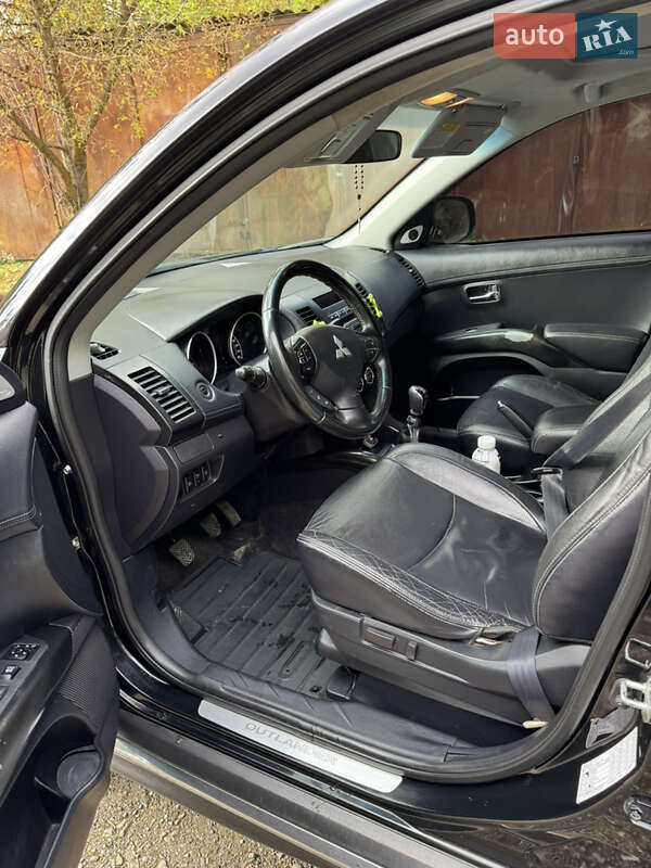 Внедорожник / Кроссовер Mitsubishi Outlander 2010 в Борщеве