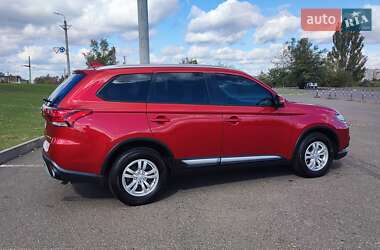 Внедорожник / Кроссовер Mitsubishi Outlander 2018 в 