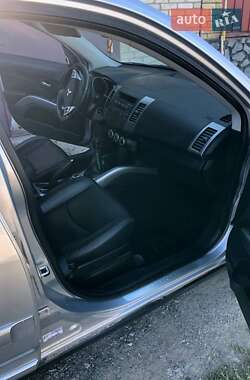 Внедорожник / Кроссовер Mitsubishi Outlander 2008 в 
