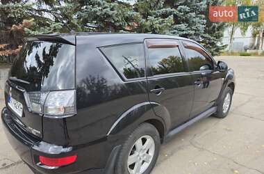 Внедорожник / Кроссовер Mitsubishi Outlander 2010 в 