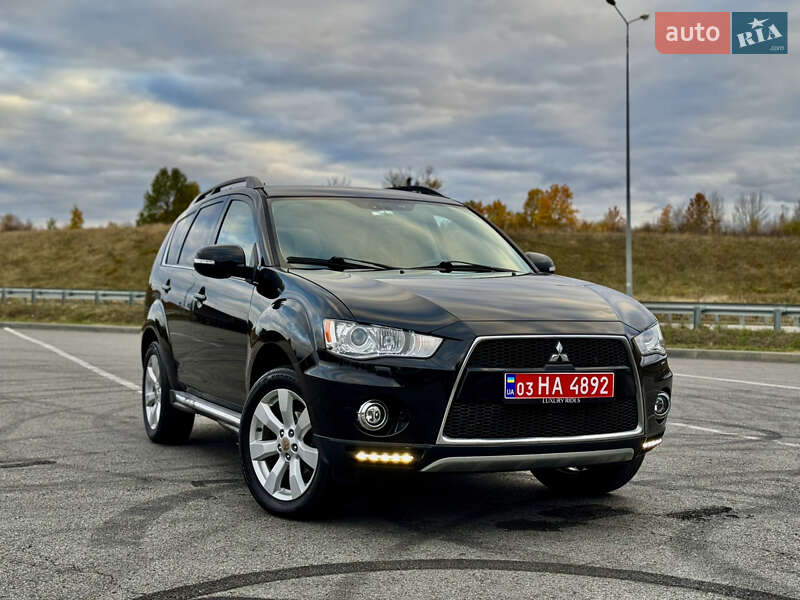 Внедорожник / Кроссовер Mitsubishi Outlander 2012 в 