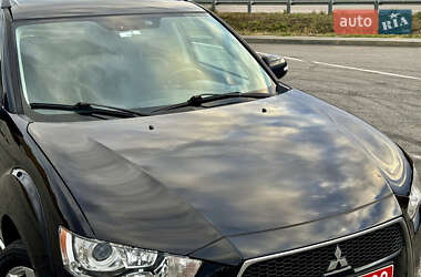 Внедорожник / Кроссовер Mitsubishi Outlander 2012 в 