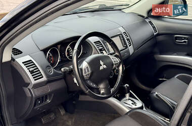 Внедорожник / Кроссовер Mitsubishi Outlander 2012 в 