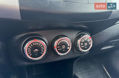 Внедорожник / Кроссовер Mitsubishi Outlander 2012 в 