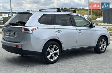 Внедорожник / Кроссовер Mitsubishi Outlander 2013 в 