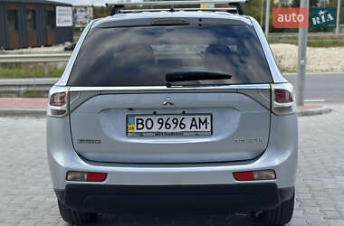 Внедорожник / Кроссовер Mitsubishi Outlander 2013 в 