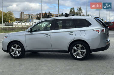 Внедорожник / Кроссовер Mitsubishi Outlander 2013 в 