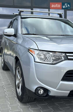 Внедорожник / Кроссовер Mitsubishi Outlander 2013 в 