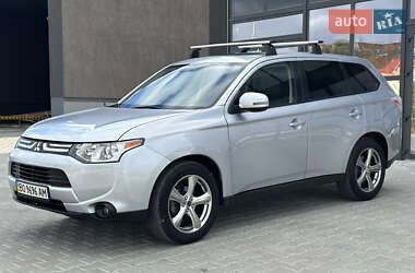 Внедорожник / Кроссовер Mitsubishi Outlander 2013 в 