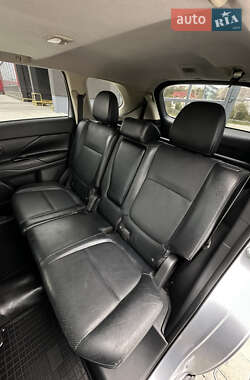 Внедорожник / Кроссовер Mitsubishi Outlander 2013 в 