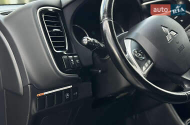 Внедорожник / Кроссовер Mitsubishi Outlander 2013 в 