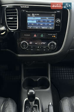 Внедорожник / Кроссовер Mitsubishi Outlander 2013 в 