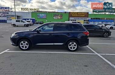 Внедорожник / Кроссовер Mitsubishi Outlander 2016 в 