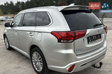 Внедорожник / Кроссовер Mitsubishi Outlander 2020 в 