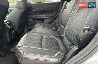 Внедорожник / Кроссовер Mitsubishi Outlander 2020 в 