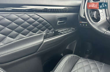 Внедорожник / Кроссовер Mitsubishi Outlander 2020 в 