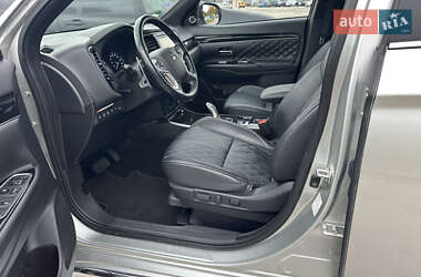 Внедорожник / Кроссовер Mitsubishi Outlander 2020 в 
