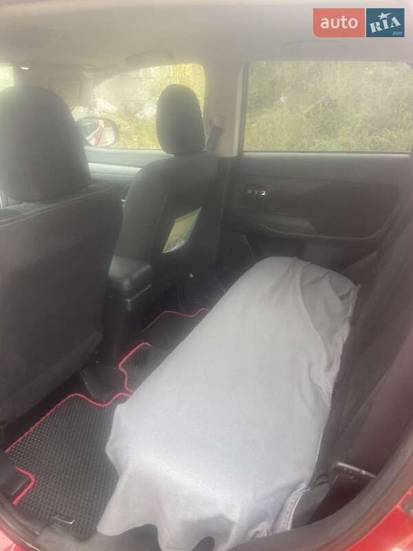 Позашляховик / Кросовер Mitsubishi Outlander 2017 в Гостомелі