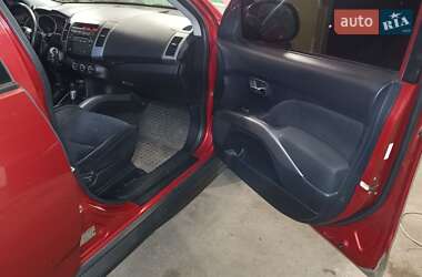 Внедорожник / Кроссовер Mitsubishi Outlander 2010 в 