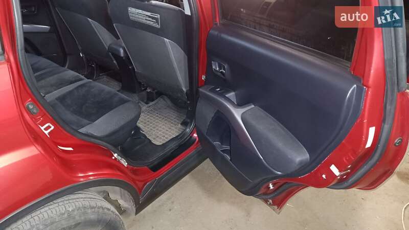 Внедорожник / Кроссовер Mitsubishi Outlander 2010 в Кривом Роге