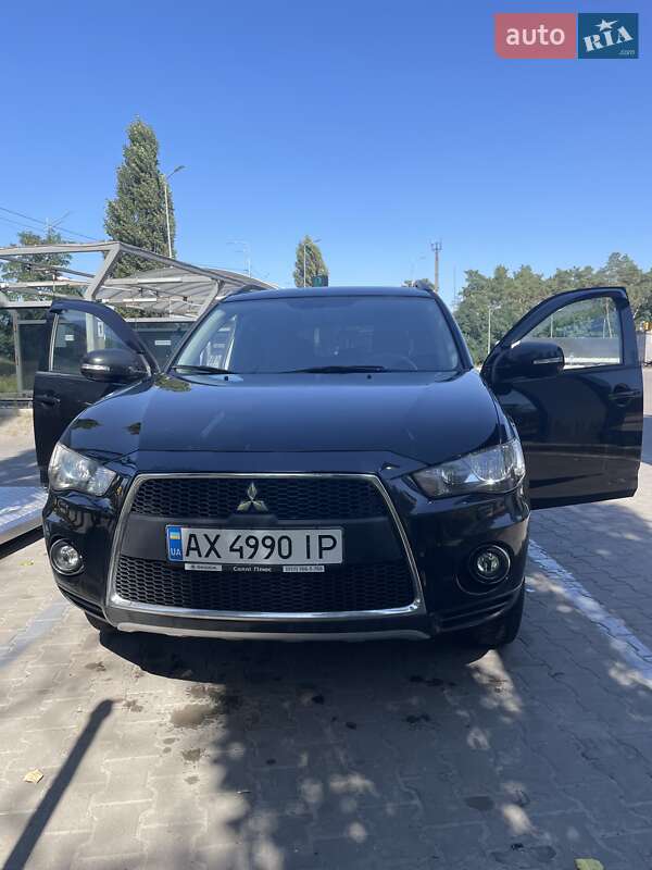 Внедорожник / Кроссовер Mitsubishi Outlander 2011 в 