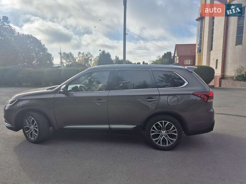 Позашляховик / Кросовер Mitsubishi Outlander 2017 в Тернополі