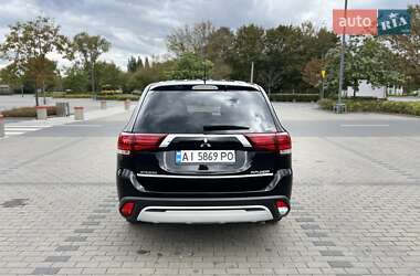 Внедорожник / Кроссовер Mitsubishi Outlander 2016 в 