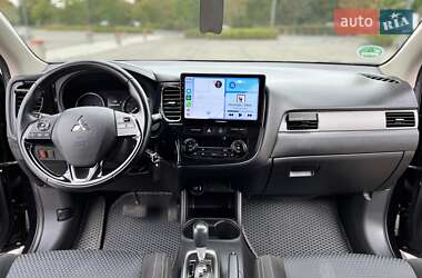 Внедорожник / Кроссовер Mitsubishi Outlander 2016 в 