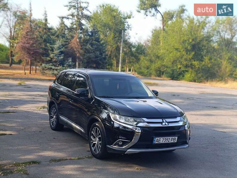 Внедорожник / Кроссовер Mitsubishi Outlander 2017 в Кривом Роге