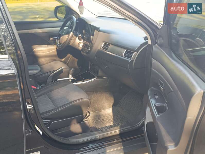 Внедорожник / Кроссовер Mitsubishi Outlander 2017 в Кривом Роге