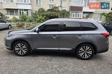 Внедорожник / Кроссовер Mitsubishi Outlander 2018 в 