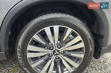Внедорожник / Кроссовер Mitsubishi Outlander 2018 в 