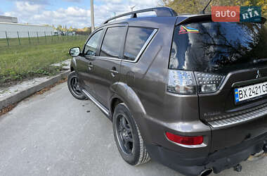 Позашляховик / Кросовер Mitsubishi Outlander 2012 в  фото 6 Позашляховик / Кросовер Mitsubishi Outlander 2012 в