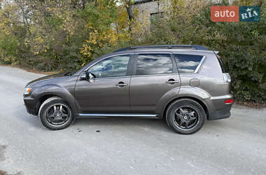 Позашляховик / Кросовер Mitsubishi Outlander 2012 в  фото 5 Позашляховик / Кросовер Mitsubishi Outlander 2012 в