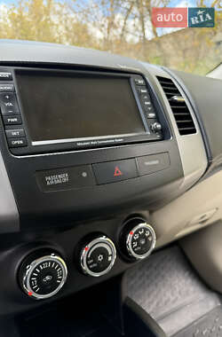 Позашляховик / Кросовер Mitsubishi Outlander 2012 в  фото 30 Позашляховик / Кросовер Mitsubishi Outlander 2012 в