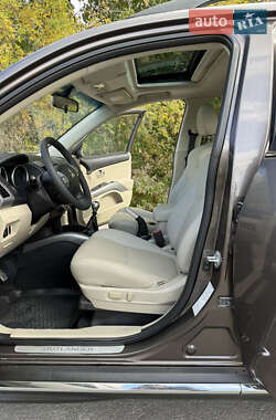 Позашляховик / Кросовер Mitsubishi Outlander 2012 в  фото 33 Позашляховик / Кросовер Mitsubishi Outlander 2012 в